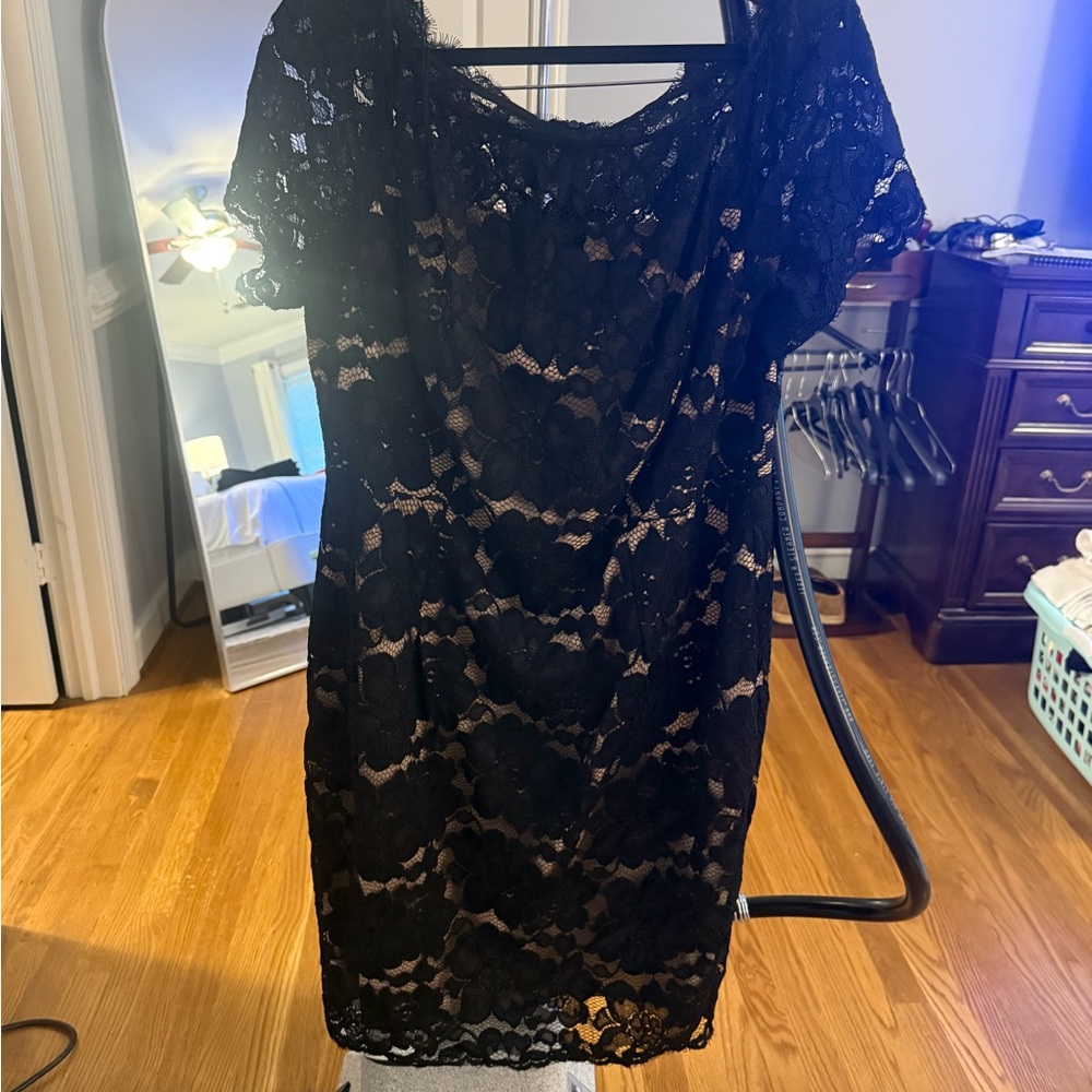 Elegant Evening Dress by Adrianna Papell